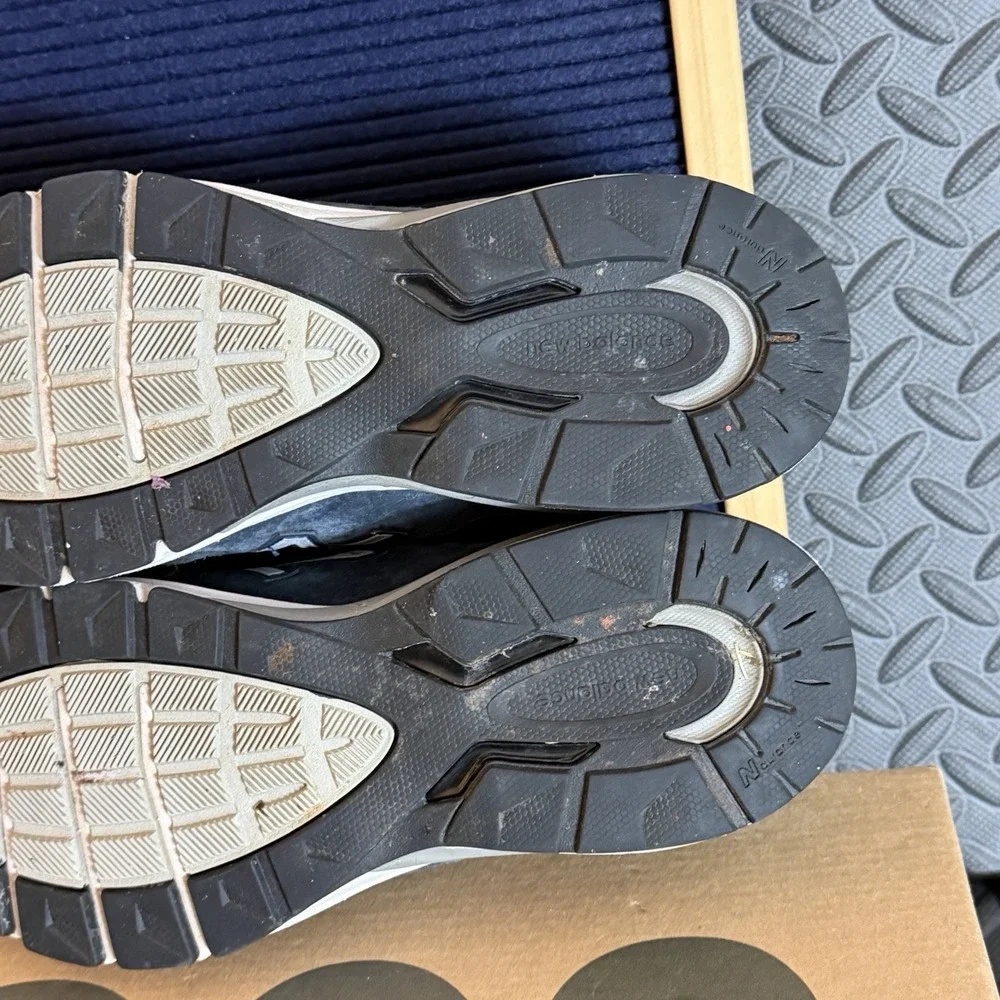 New Balance 990v5 Mede USA Size 8 D Mens Navy Blue Running Shoes M990NV5 GUC!